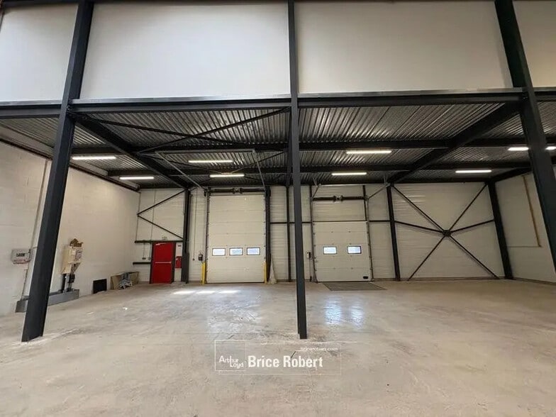 Local d’activités dans Heyrieux à louer - Photo de l’immeuble – Image 3 sur 7