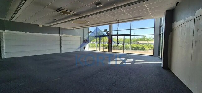 Plus de détails pour 224 Avenue Charles De Gaulle, Mâcon - Local commercial à louer