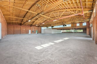 2440 S Sepulveda Blvd, Los Angeles, CA à louer Photo intérieure– Image 2 sur 12