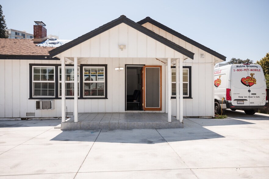 14826 Wyandotte St, Van Nuys, CA à vendre - Photo de l’immeuble – Image 1 sur 1