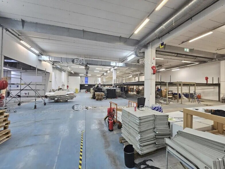 Local d’activités dans Ivry-sur-Seine à louer - Photo de l’immeuble – Image 3 sur 14