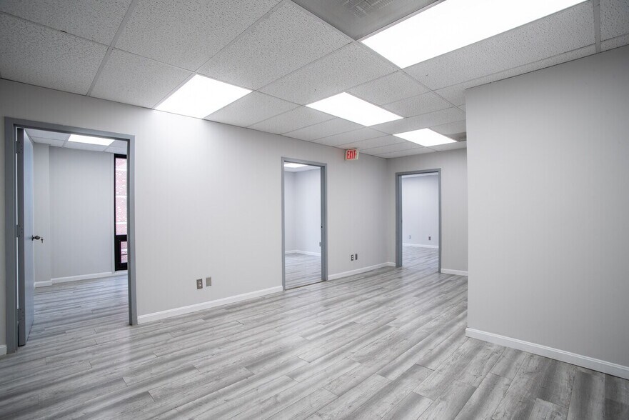 8730 Georgia Ave, Silver Spring, MD à louer - Photo de l’immeuble – Image 2 sur 9