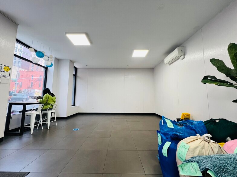 360 Throop Ave, Brooklyn, NY à louer - Photo de l’immeuble – Image 3 sur 8