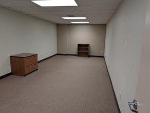 801 W Bay Dr, Largo, FL à louer Photo intérieure– Image 1 sur 6