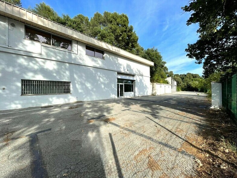 Local commercial dans La Roquette-sur-Siagne à louer - Photo de l’immeuble – Image 1 sur 12