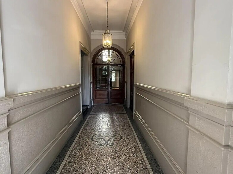 Local commercial dans Lyon à vendre - Photo de l’immeuble – Image 2 sur 6