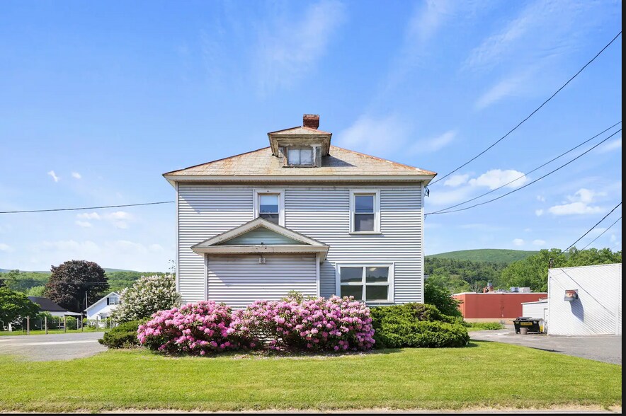 263 State Rd, North Adams, MA à vendre - Photo de l’immeuble – Image 2 sur 24