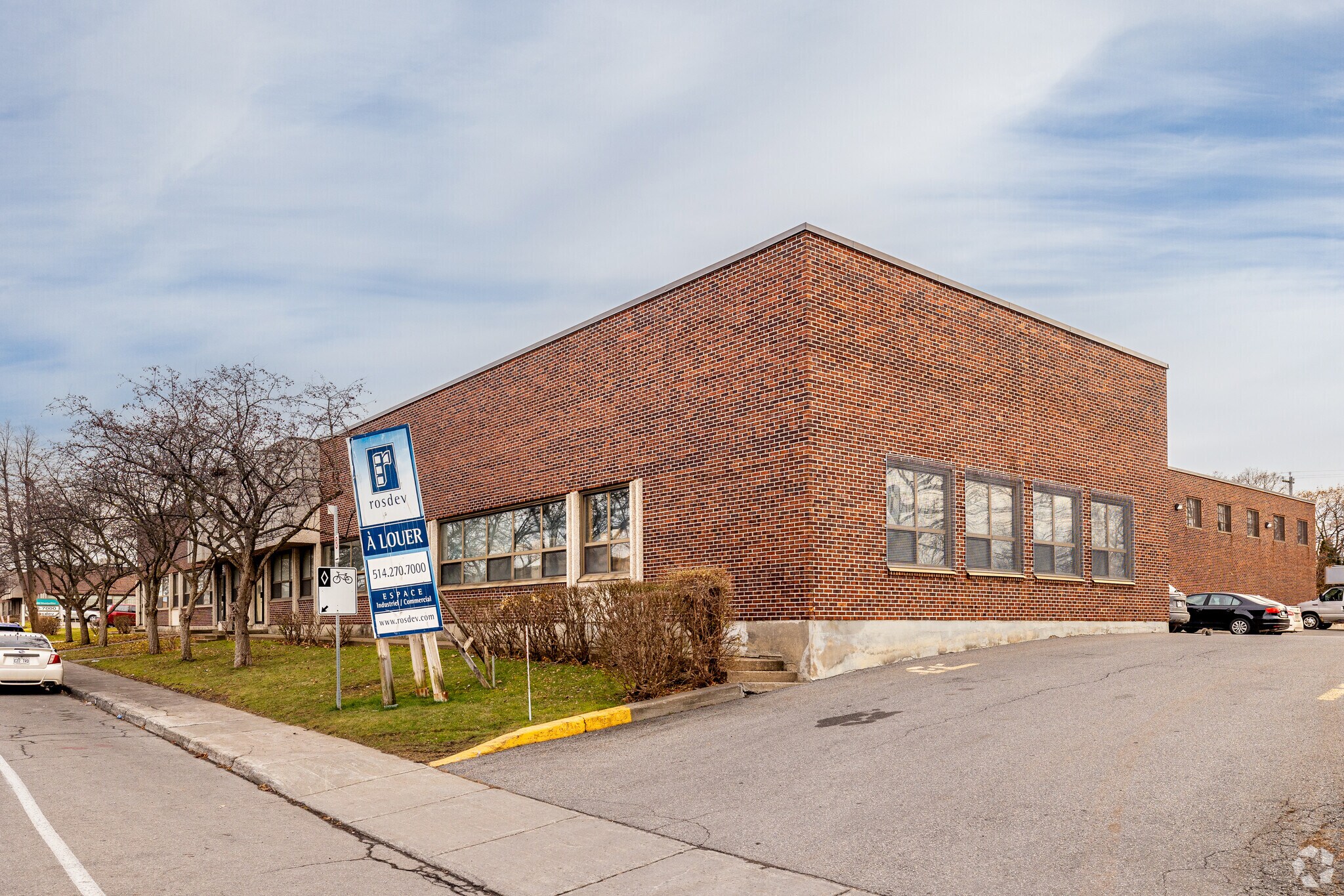 460-500 Boul Montpellier, Montréal, QC à louer Photo principale– Image 1 sur 8