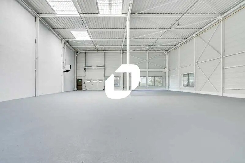 Local d’activités dans Le Blanc-Mesnil à louer - Photo de l’immeuble – Image 2 sur 26