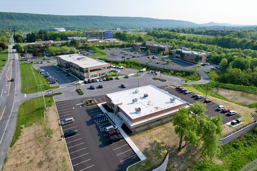 1822 Good Hope Rd, Enola, PA à vendre - Photo de l’immeuble – Image 3 sur 5