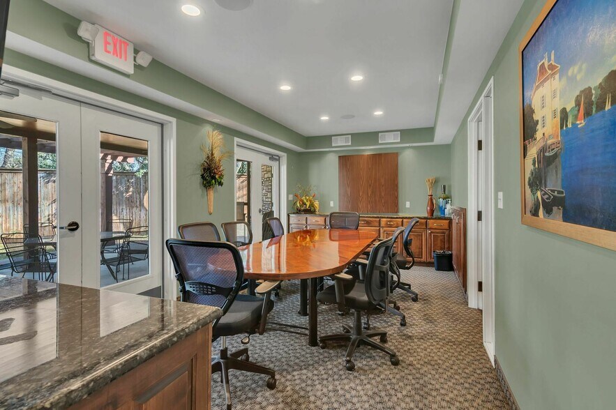 1321 W Randol Mill Rd, Arlington, TX à louer - Photo intérieure – Image 2 sur 10