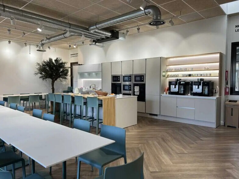 Bureau dans Tremblay-en-France à louer - Photo de l’immeuble – Image 1 sur 13