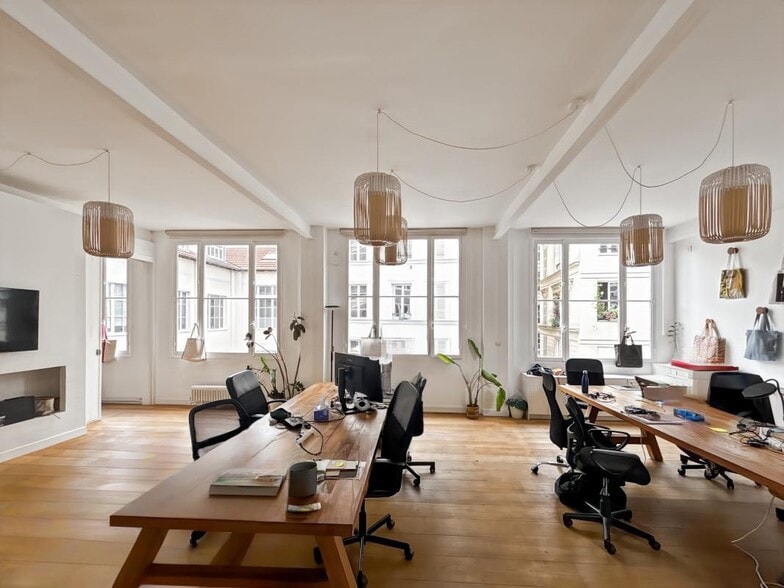 42 Rue D'Enghien, Paris à louer - Photo de l’immeuble – Image 2 sur 9