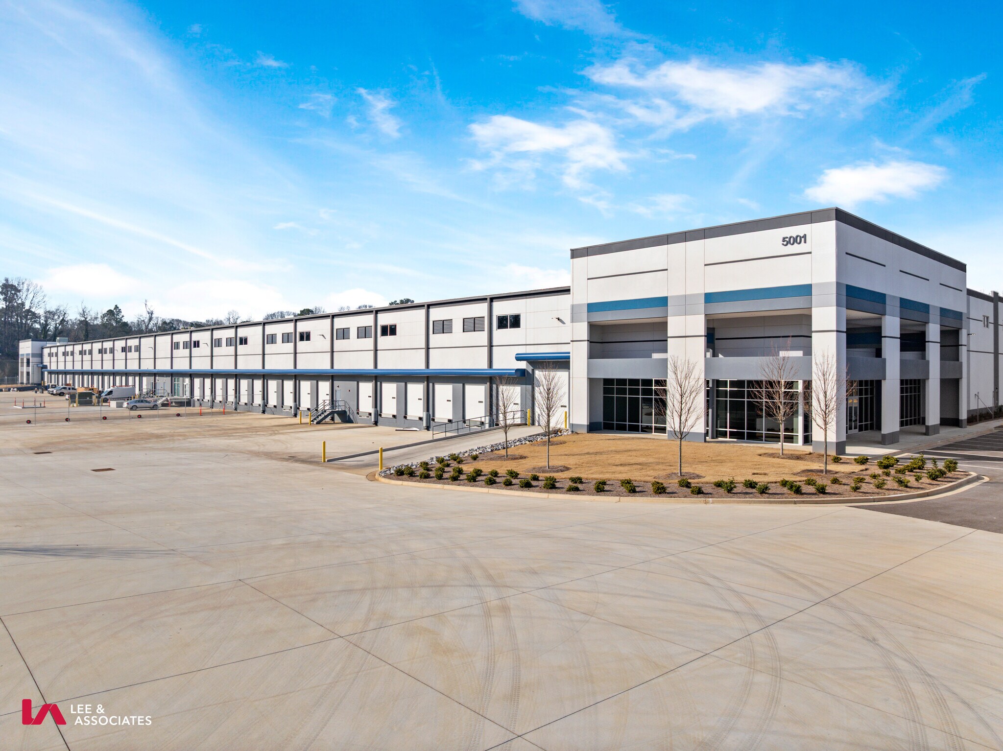 5001 N Commerce Dr, College Park, GA à louer Photo principale– Image 1 sur 18