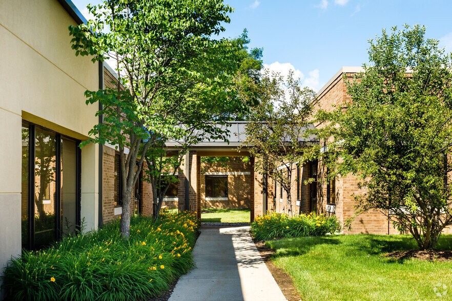 3940 Ranchero Dr, Ann Arbor, MI à louer - Photo de l’immeuble – Image 3 sur 3