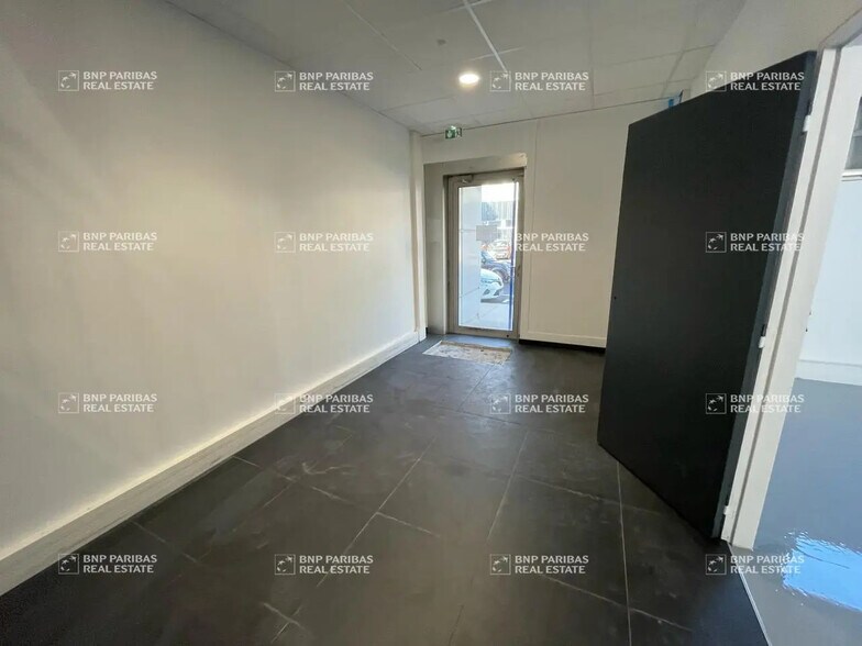 Local d’activités dans Bonneuil-sur-Marne à louer - Photo de l’immeuble – Image 3 sur 6