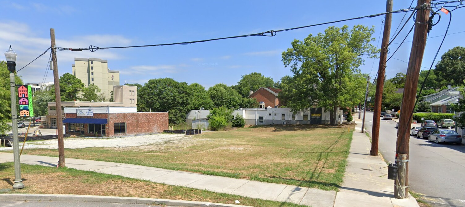 250 E Trinity Pl, Decatur, GA à louer Photo principale– Image 1 sur 2