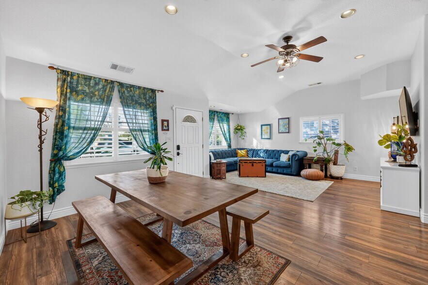 219 Persifer St, Folsom, CA à vendre - Photo de l’immeuble – Image 3 sur 31