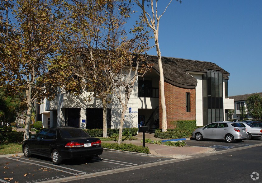 3151 Airway Ave, Costa Mesa, CA à louer - Photo de l’immeuble – Image 3 sur 9