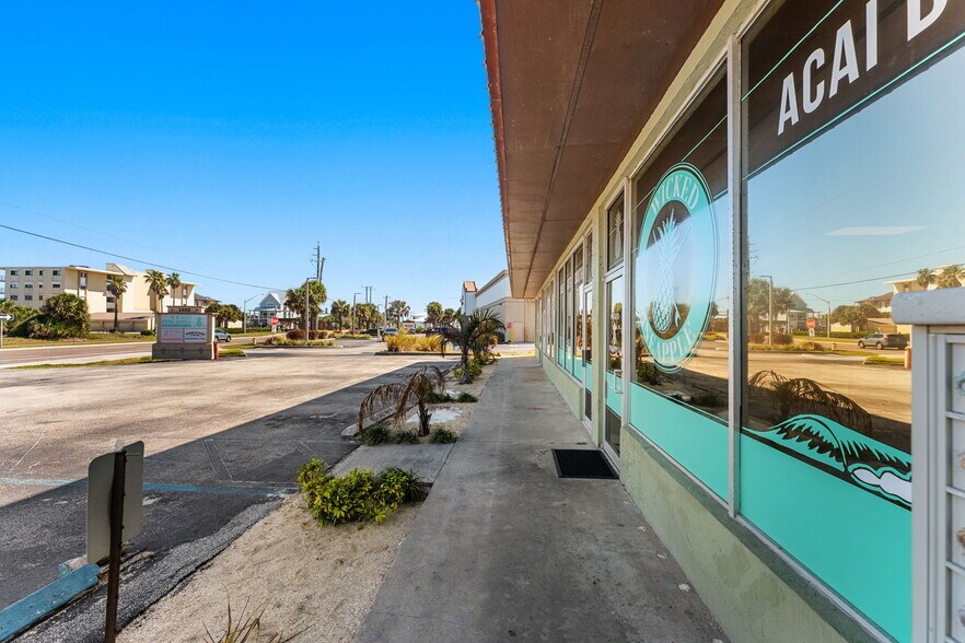 1592 Jimmy Buffet Mem Hwy, Satellite Beach, FL à vendre - Photo de l’immeuble – Image 3 sur 67