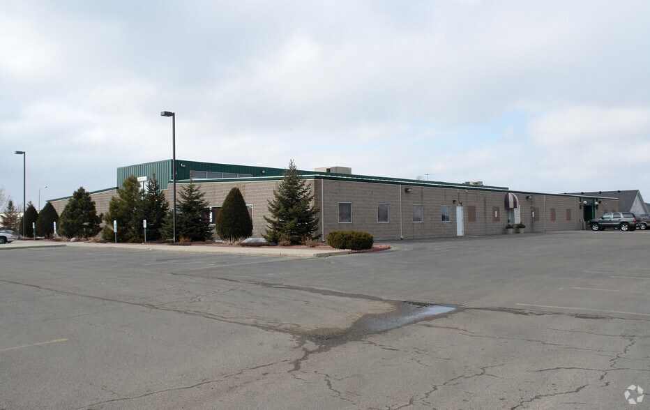 2701 9th Ave S, Fargo, ND à louer - Photo principale – Image 1 sur 8