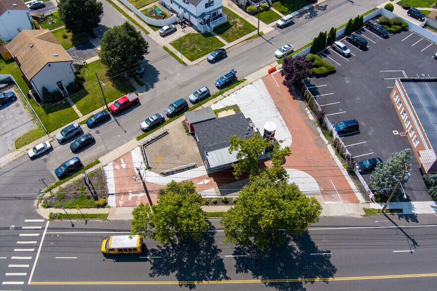 2350 N Jerusalem Ave, North Bellmore, NY à louer - Aérien – Image 2 sur 7