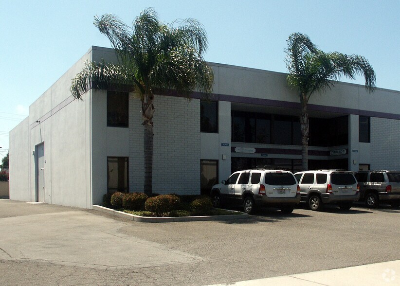 15697-15701 Chemical Ln, Huntington Beach, CA à louer - Photo de l’immeuble – Image 2 sur 5