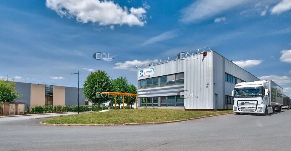 10-16 Rue De La Grande Borne, Le Mesnil-Amelot à louer - Photo de l’immeuble – Image 1 sur 7