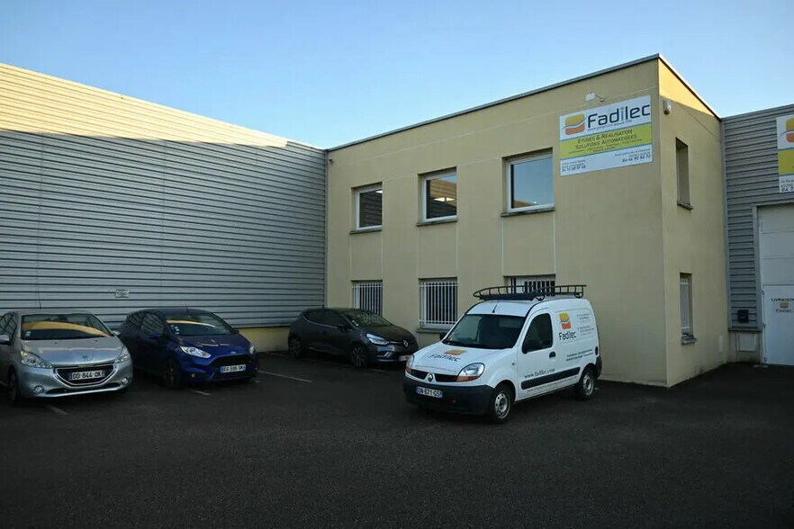 Bureau dans Vénissieux à vendre - Photo de l’immeuble – Image 2 sur 12