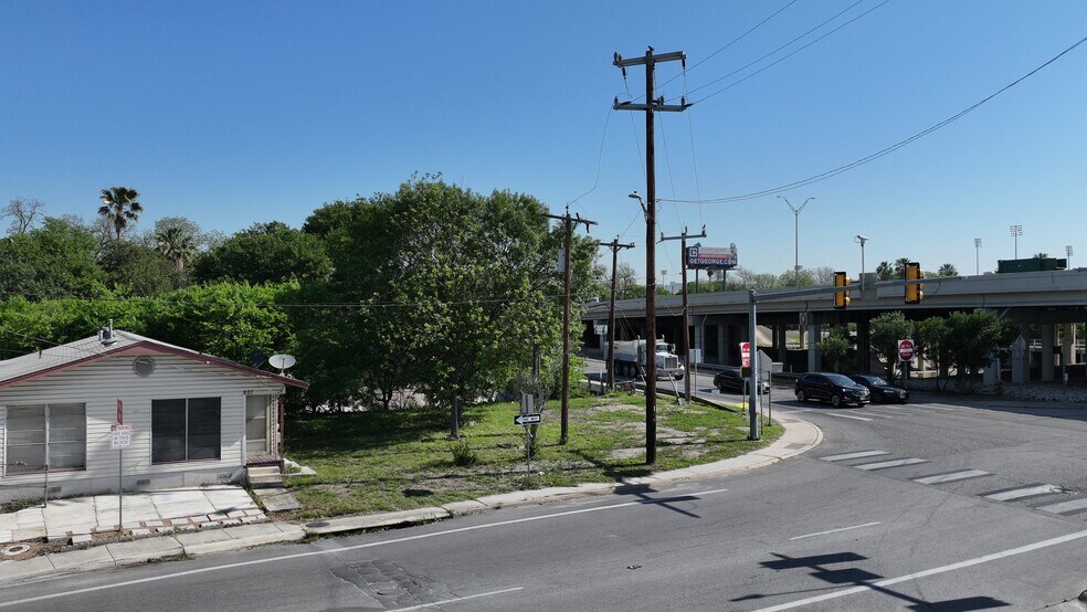 607 W Theo Ave, San Antonio, TX à vendre - Photo principale – Image 1 sur 7