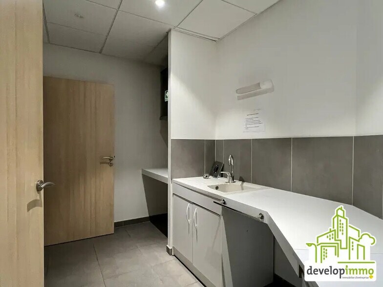 Bureau dans Hérouville-Saint-Clair à louer - Photo de l’immeuble – Image 3 sur 12