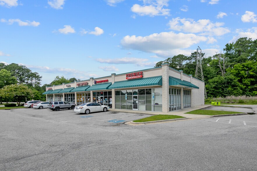 590 Cedar Creek Rd, Fayetteville, NC à louer - Photo de l’immeuble – Image 2 sur 3