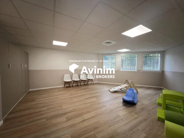 Local commercial dans Orsay à vendre - Photo de l’immeuble – Image 3 sur 21