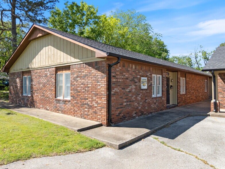 100 E Poplar St, Fayetteville, AR à louer - Photo de l’immeuble – Image 3 sur 13