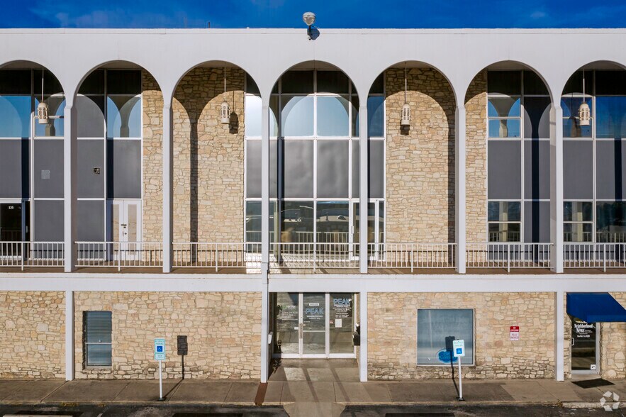 3740 Colony Dr, San Antonio, TX à louer - Photo de l’immeuble – Image 3 sur 4