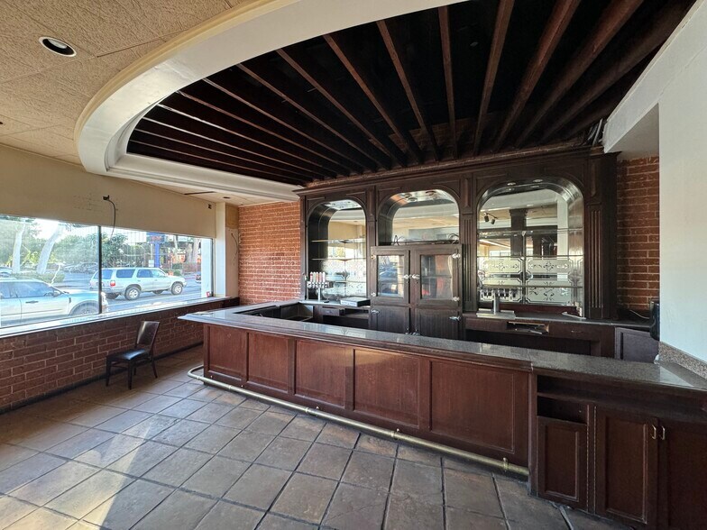 4419 Van Nuys Blvd, Sherman Oaks, CA à louer - Photo intérieure – Image 2 sur 4