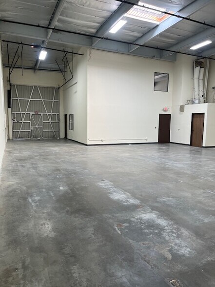 9528 E Rush St, South El Monte, CA à louer - Photo de l’immeuble – Image 3 sur 12