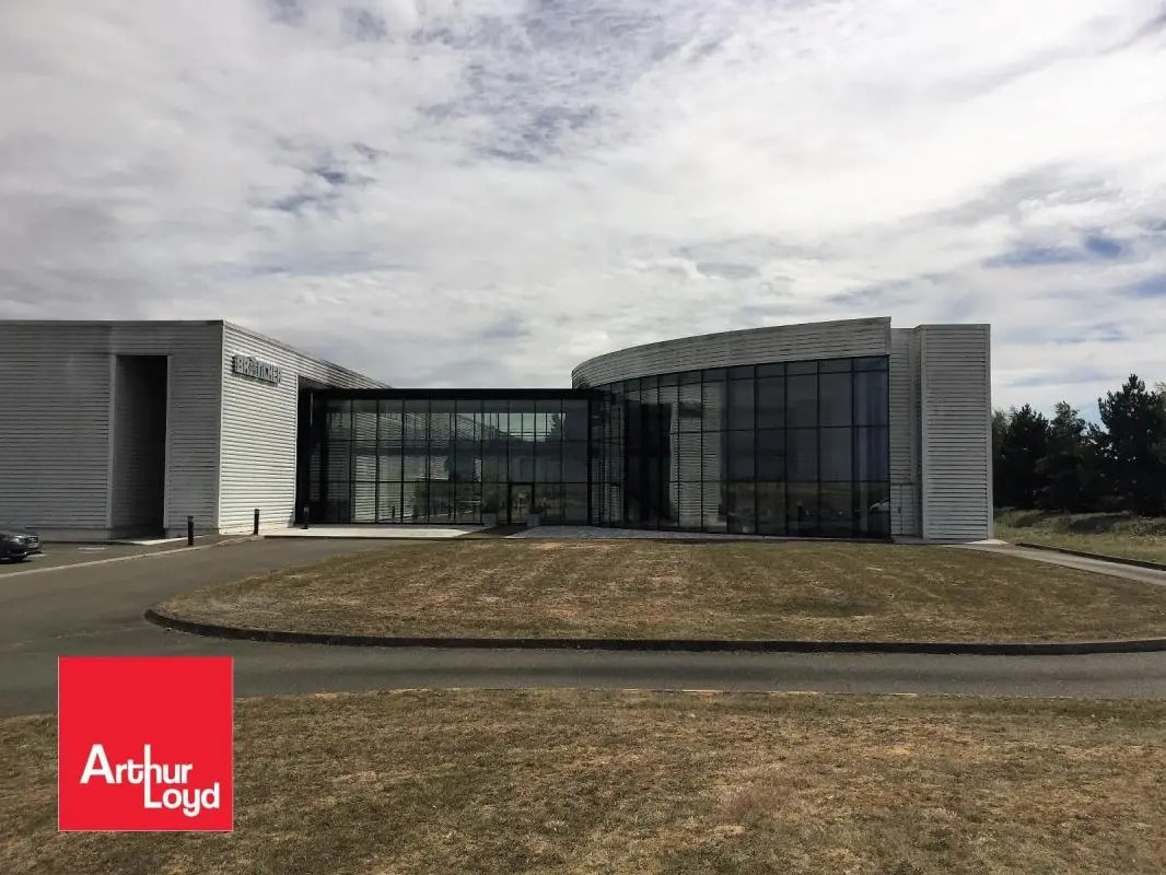 Local d'activités dans Tremblay-les-Villages à vendre Photo de l’immeuble– Image 1 sur 8