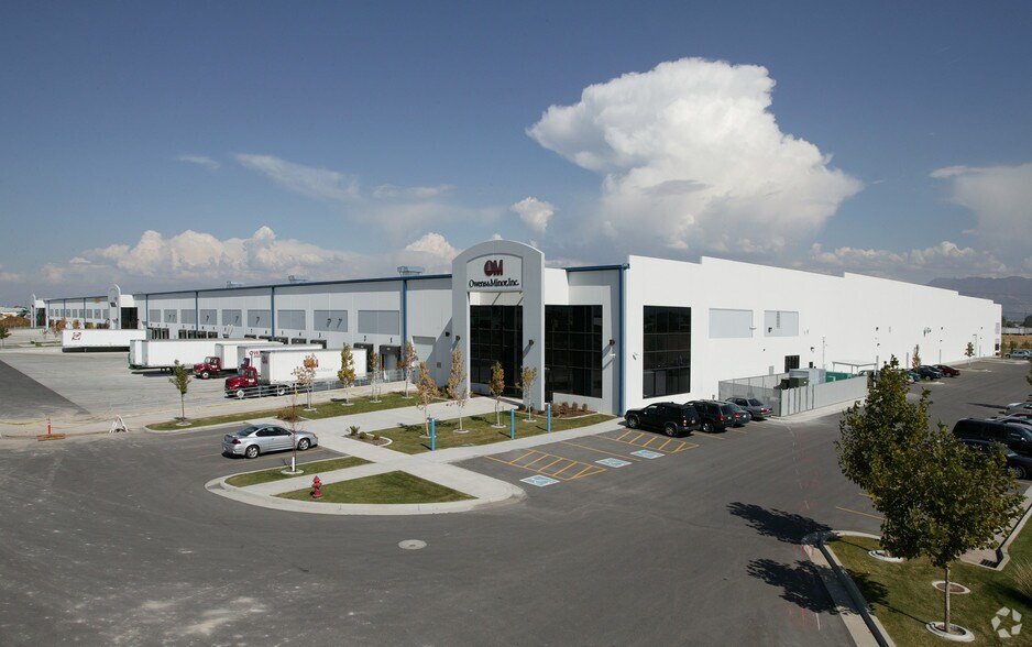 2475 S 3200 W, Salt Lake City, UT à louer - Photo de l’immeuble – Image 3 sur 25