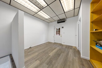 4320 34th Ave, Long Island City, NY à louer Photo de l’immeuble– Image 1 sur 9