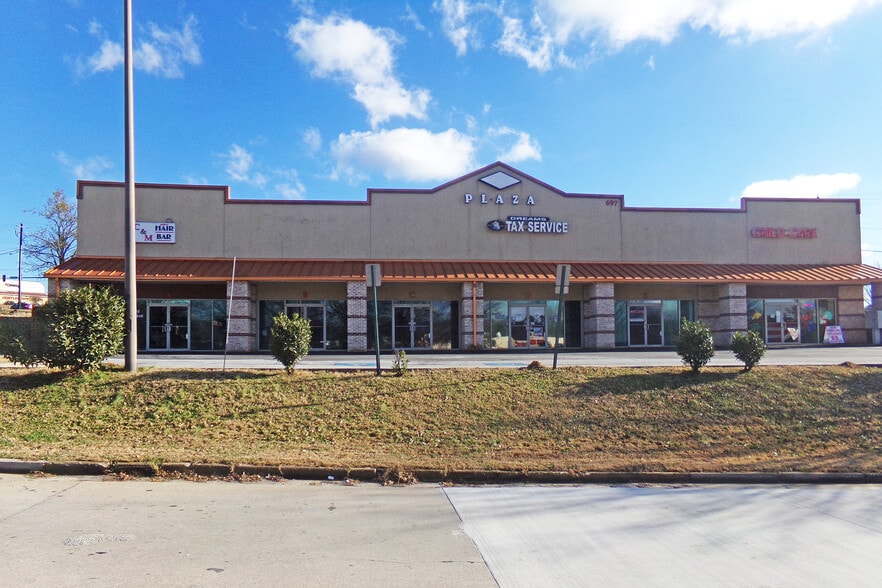 697 Ruskin Dr, Forest Park, GA à louer - Photo principale – Image 1 sur 4