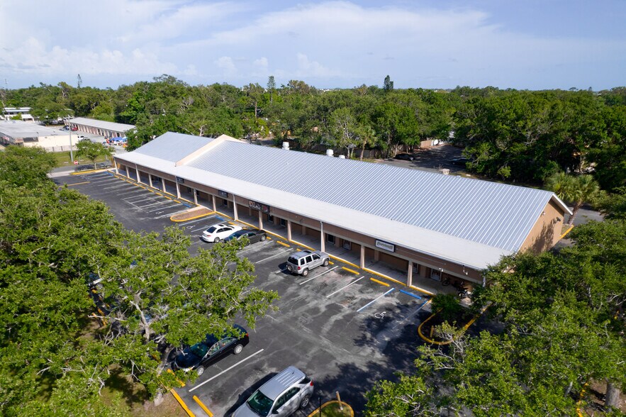 1112 Whitfield Ave, Sarasota, FL à vendre - Photo de l’immeuble – Image 3 sur 11