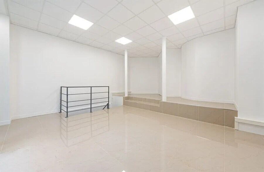 Local commercial dans Paris à louer - Photo de l’immeuble – Image 1 sur 10