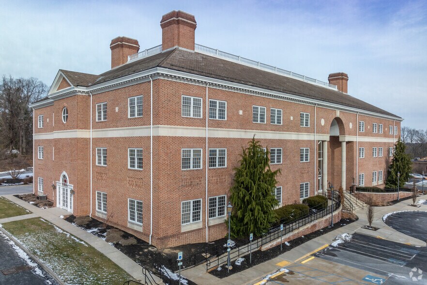 4242 Carlisle Pike, Camp Hill, PA à louer - Photo principale – Image 1 sur 12