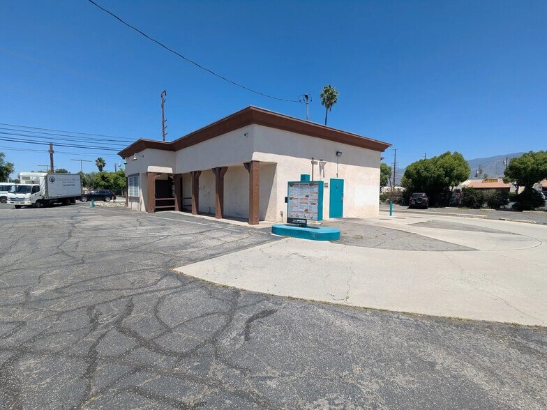 2535 Del Rosa Ave, San Bernardino, CA à vendre - Photo de l’immeuble – Image 2 sur 10