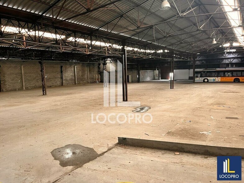 Local d’activités dans La Trinité à louer - Photo de l’immeuble – Image 1 sur 6