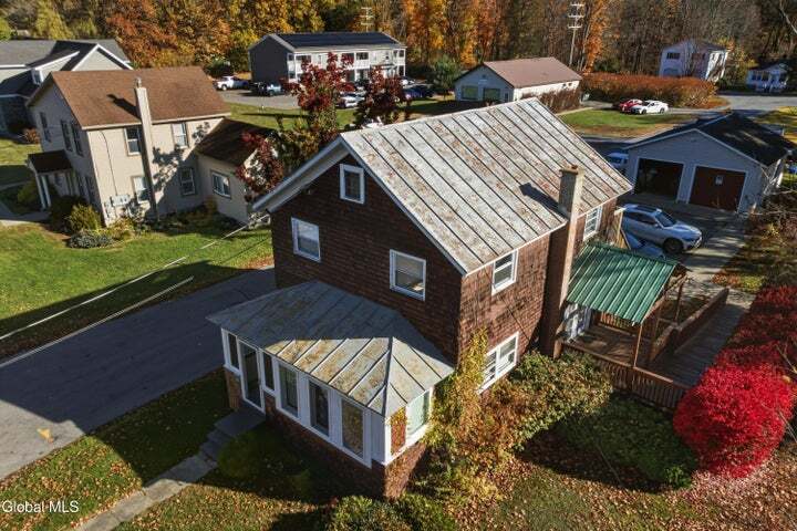 460 Maple Ave, Saratoga Springs, NY à louer - Photo de l’immeuble – Image 1 sur 4