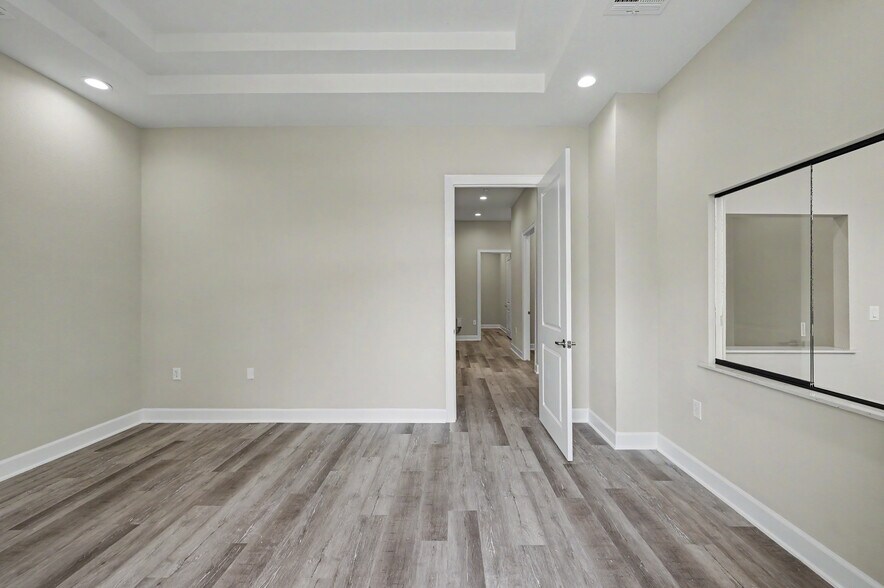 625 Regal Row, Montgomery, TX à louer - Photo de l’immeuble – Image 2 sur 24