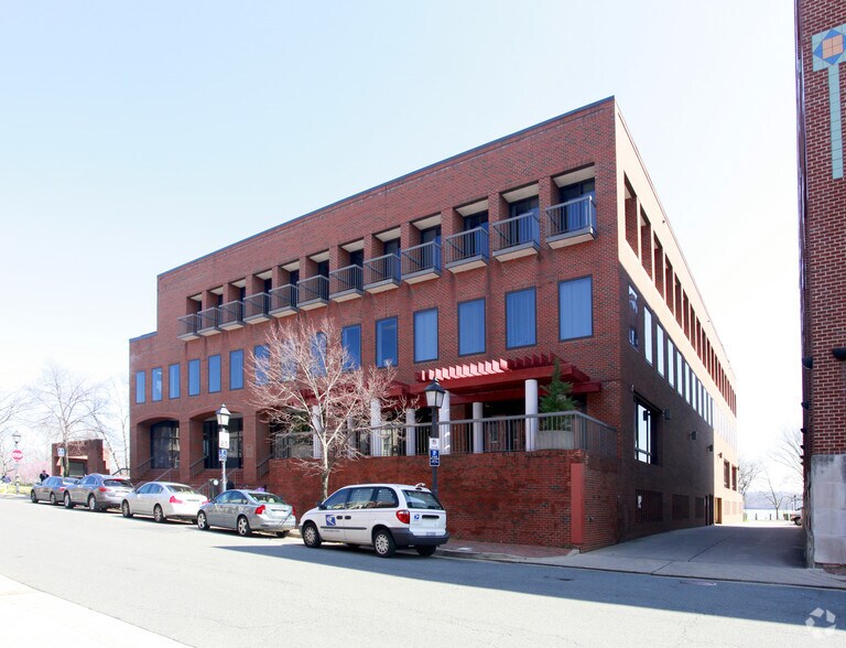 211 N Union St, Alexandria, VA à louer - Photo de l’immeuble – Image 2 sur 68