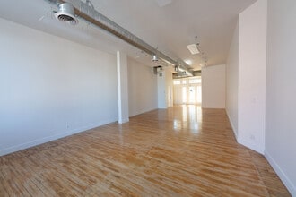 219 Dufferin St, Toronto, ON à louer Photo de l’immeuble– Image 2 sur 3